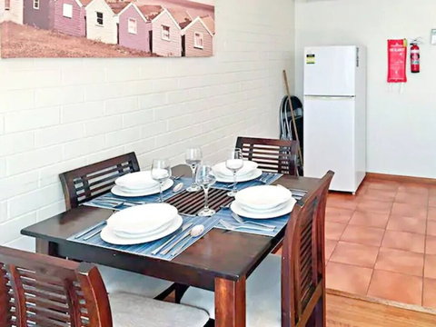 Sun, Beach, Shops, Wifi, Netflix - Local Tourism 4