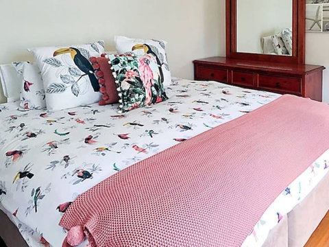 Sun, Beach, Shops, Wifi, Netflix - Local Tourism 1