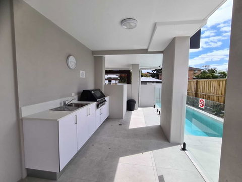 Modern 2 BR With Private Pool & Garden - Local Tourism 1