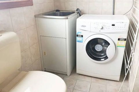 Home Near Shops & Beach - Accommodation Australia 4