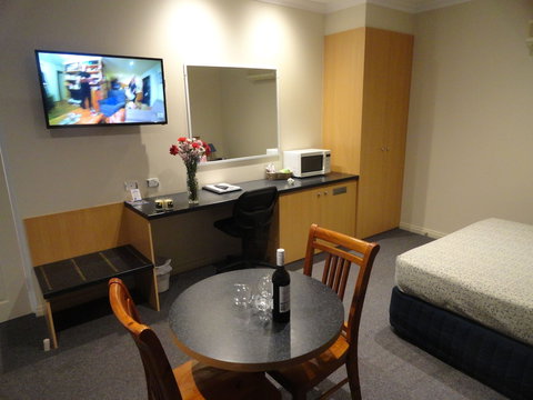 Victoria Lodge Motor Inn And Apartments - Australia Shopping 1