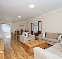 Longboard 11 Boulder Bay Road - Accommodation Australia