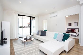 Designer Executive Apartment + Parking Near Train - Accommodation Australia 0