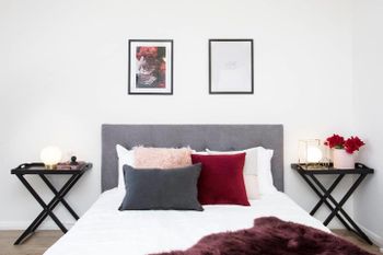 Designer Executive Apartment + Parking Near Train - Accommodation Australia 5