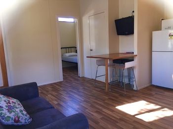 Beaches Of Byron - Australia Shopping 3