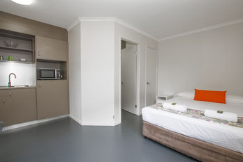 Beaches Of Byron - Australia Shopping 6