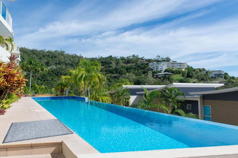 Azure Seas Executive Airlie Beach - Local Tourism 3