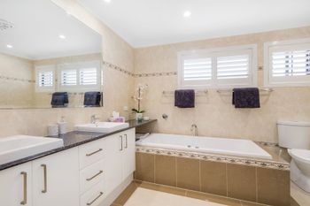 Paradise At The Point - Australia Shopping 5