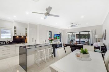 Paradise At The Point - Australia Shopping 3