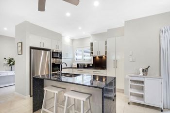 Paradise At The Point - Australia Shopping 2