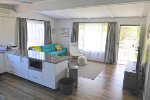 The Relax Shack At Culburra Beach Sleeps 7 - Australia Shopping 3