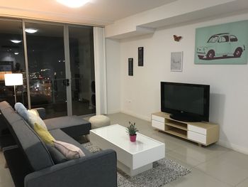 Chic & Cosy Apartment Near Airport & CBD - Accommodation Australia 0