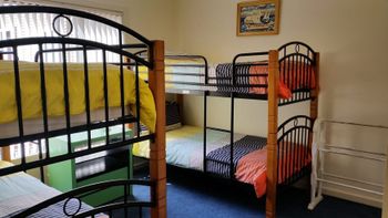 Redrocks Retreat - Australia Shopping 4