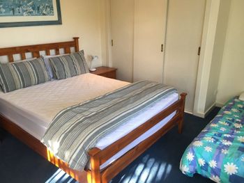 Redrocks Retreat - Australia Shopping 5