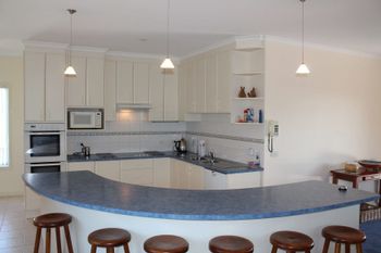 Redrocks Retreat - Australia Shopping 2