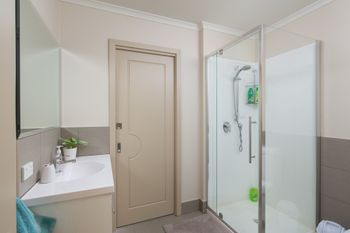 The Executive B & B - Australia Shopping 6