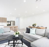 5 Bedroom Sydney Mansion with Parking - Australia Shopping