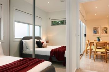 Open & Flowy 1 Bedroom Apartment In Chadstone - Australia Shopping 4