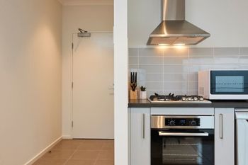 Open & Flowy 1 Bedroom Apartment In Chadstone - Australia Shopping 1