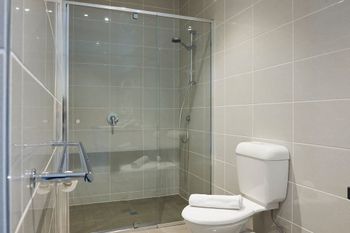 Open & Flowy 1 Bedroom Apartment In Chadstone - Australia Shopping 5