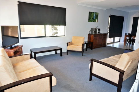 Ningaloo Breeze Villa 2 - Australia Shopping 2