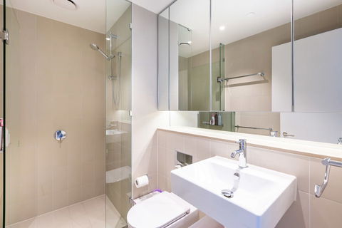 Sabrina, 2BDR Docklands Apartment - Accommodation Australia 5