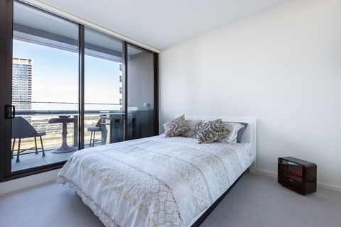 Sabrina, 2BDR Docklands Apartment - Accommodation Australia 3