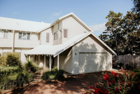 Waterfront - Accommodation Australia 1