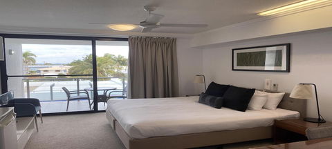 Airtrip Apartments On Carlyle St. Mackay - Australia Shopping 6