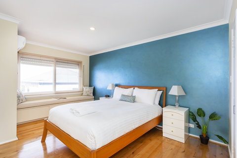 Scarborough Seaview Loft - Local Tourism 2