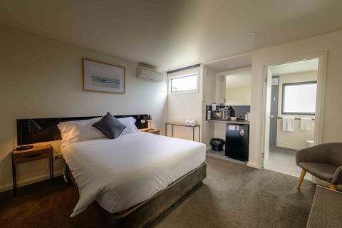 Georges Bay Apartments - Accommodation Australia 2
