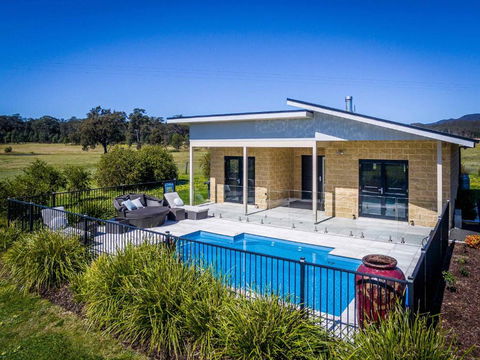 Mandalay Villas - Villa 2 - Australia Shopping 3