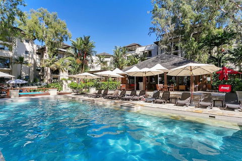Sea Temple Palm Cove 2 Bedroom Luxury Apartment - Bed n Breakfasts 1