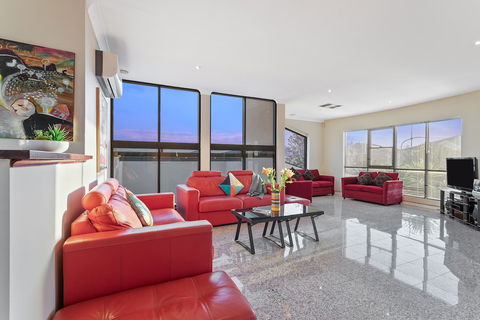 Villa De Marseilles - Melbourne - Local Tourism 5