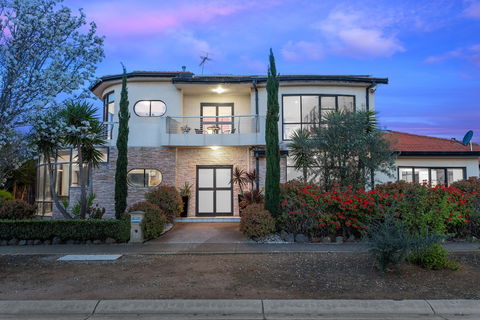 Villa De Marseilles - Melbourne - Local Tourism 0