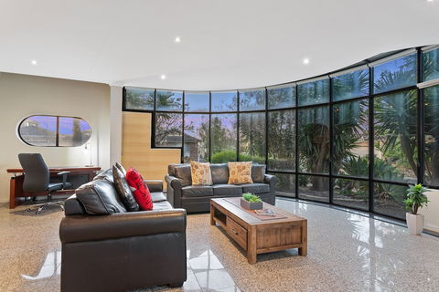 Villa De Marseilles - Melbourne - Local Tourism 3