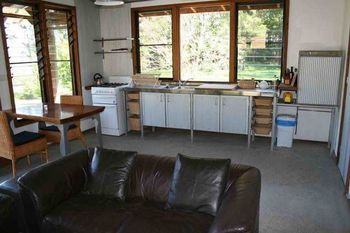 The Cedars Cottages - Australia Shopping 5