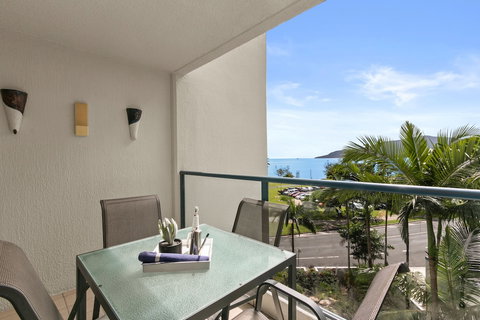 Cairns Oceanview At 181 The Esplanade 19 - Bed n Breakfasts 3