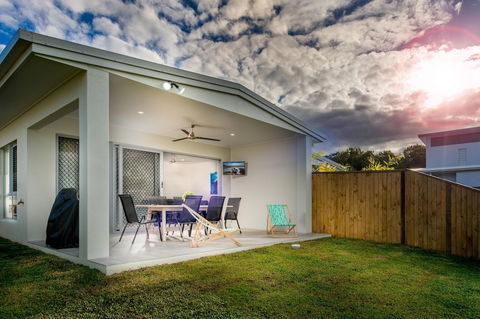 Blue Lagoon Villa B - Bed n Breakfasts 1
