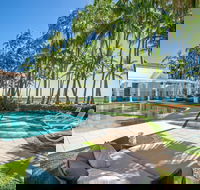 Poolside Apt In Alamanda Beachfront Resort 67 - Bed n Breakfasts