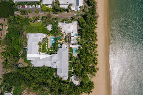 Poolside Apt In Alamanda Beachfront Resort 41 - Bed n Breakfasts 0