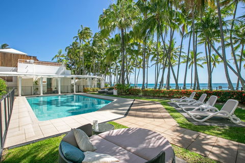 Poolside Apt In Alamanda Beachfront Resort 41 - Bed n Breakfasts 2