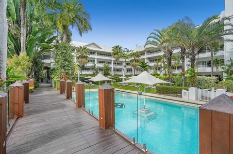 Poolside Apt In Alamanda Beachfront Resort 41 - Bed n Breakfasts 1