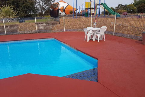 Lakes Caravilla Caravan Park - Local Tourism 7