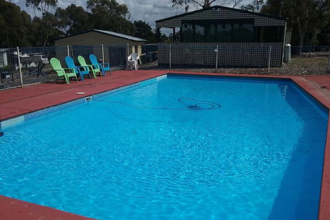 Lakes Caravilla Caravan Park - Local Tourism 4