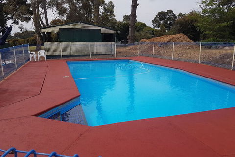Lakes Caravilla Caravan Park - Local Tourism 5