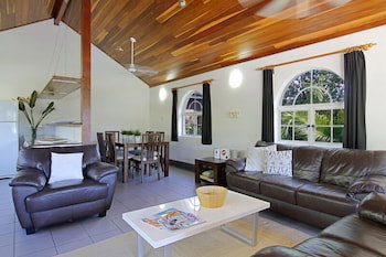 A PERFECT STAY - Clarkes Beach Villa - Australia Shopping 6