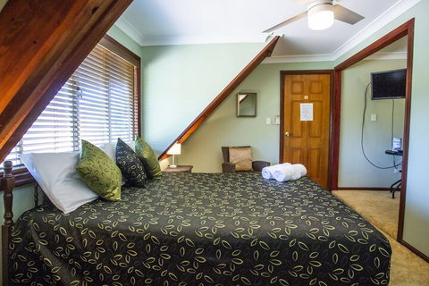 Ainslie Manor B&B - Local Tourism 6
