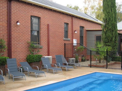 Finches Of Beechworth - Local Tourism 1