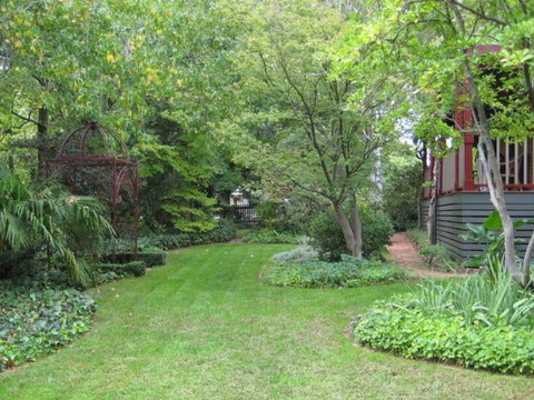 Finches Of Beechworth - Local Tourism 3